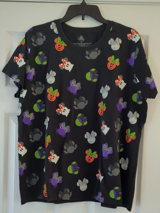 Disney Tops - Disney Minnie Mouse Halloween Print Tee